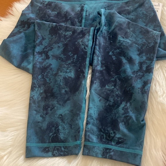 Marika women’s blue leggings size M - Picture 5 of 9